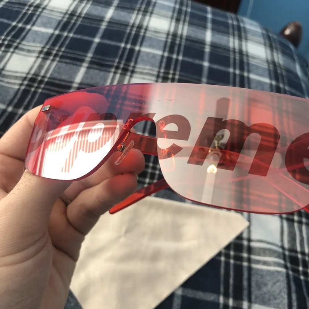 Supreme - Picture 2 of 11